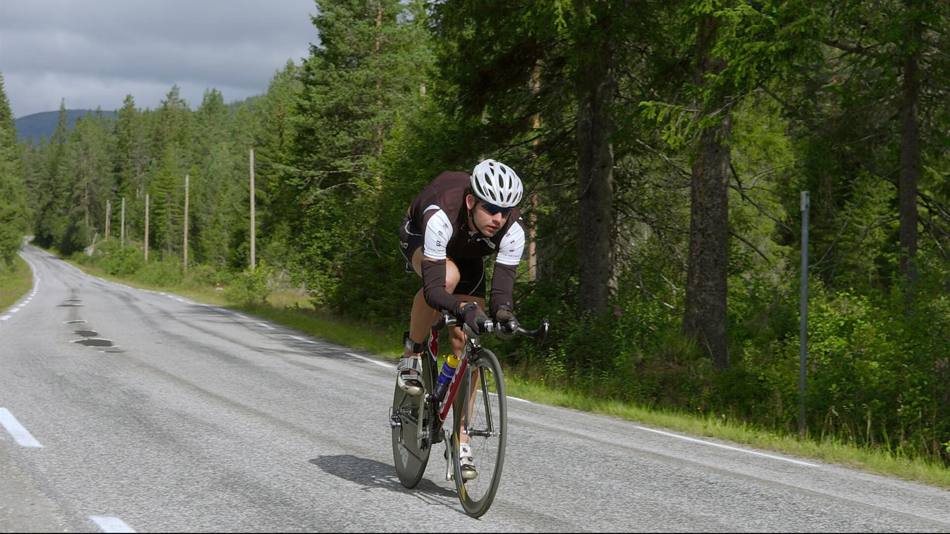 九游官网入口-最美弯道：最佳视觉体验的极致赛段，最美的弯腰